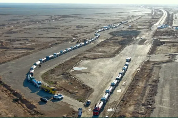 Irak’a ait yakıt tankerleri Suriye topraklarına girmek üzere ilerliyor (Suriye Genel Gümrük ve Sınır Kapıları İdaresi)