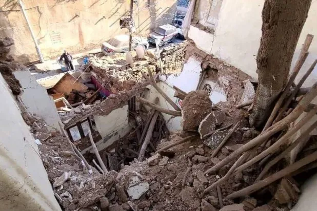 مبنى أثري في صنعاء بعد تعرضه للانهيار بسبب الأمطار (فيسبوك)