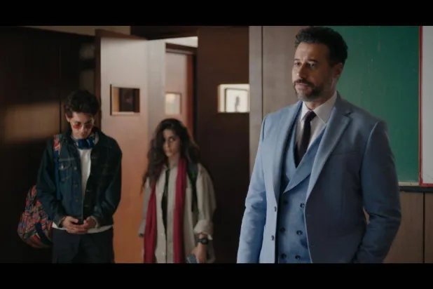 أحمد السعدني ومايان السيد في مشهد من فيلم افتتاح المهرجان (الشركة المنتجة)

