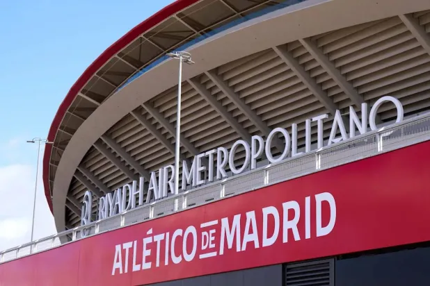 يسعى نادي أتلتيكو مدريد إلى تنفيذ مشروع استثماري غير مسبوق (رويترز)