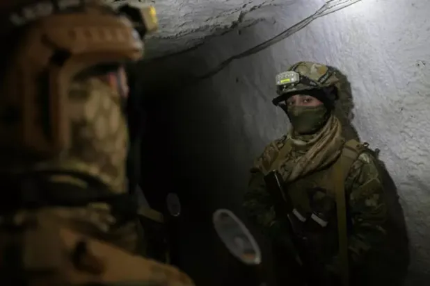 Syrian soldiers inspect a tunnel on the Lebanon border in the Qusayr area © Bakr ALkasem / AFP
