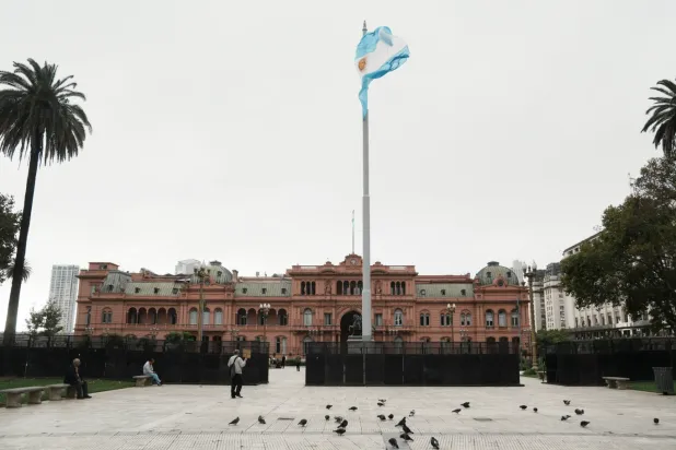 Argentine flag flutters in front of the presidential palace, Casa Rosada, as Argentina's government expects the International Monetary Fund board will approve a $20 billion loan, in Buenos Aires, Argentina April 11, 2025. REUTERS/Irina Dambrauskas 