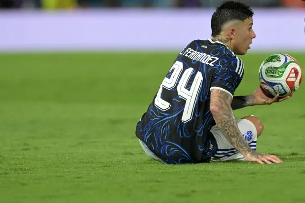 فيرنانديز خلال ودية الأرجنتين أمام زامبيا (أ.ف.ب)