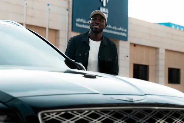 كوليبالي أثناء وصوله لمقر نادي الهلال (موقع النادي)