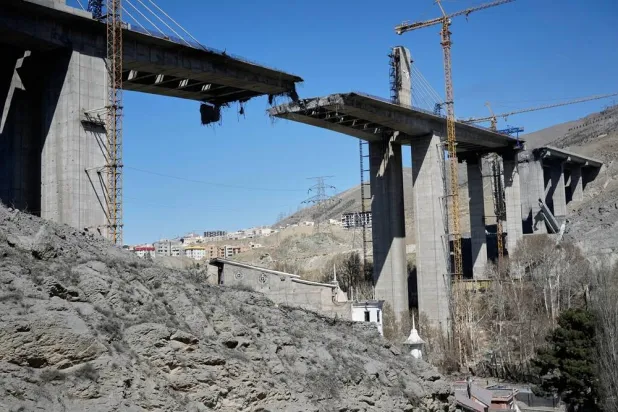  A newly constructed bridge struck by US airstrikes Thursday is seen in Karaj, west of Tehran, Iran, Friday, April 3, 2026. (AP) 