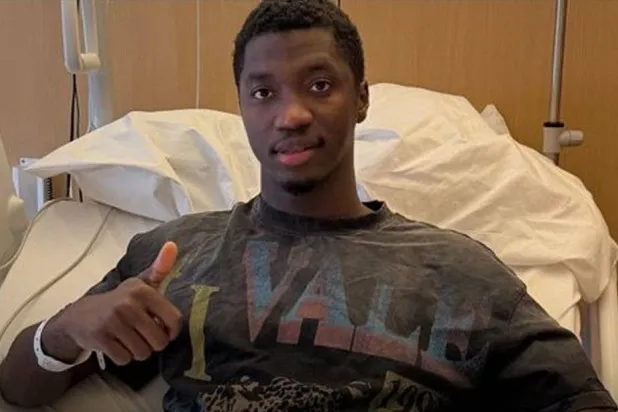 دومبيا على السرير الأبيض بعد خضوعه للجراحة (نادي الاتحاد)