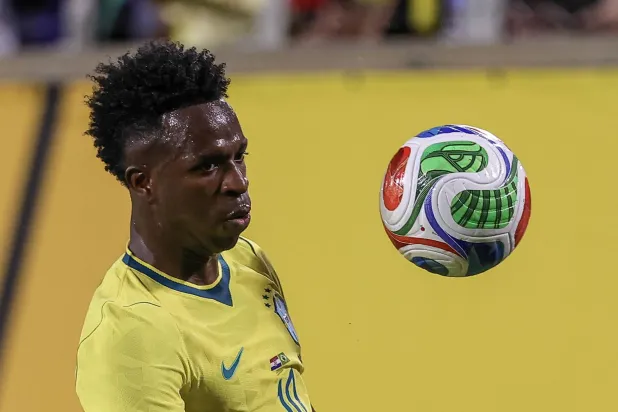 البرازيلي فينيسيوس جونيور لاعب ريال مدريد (إ.ب.أ)