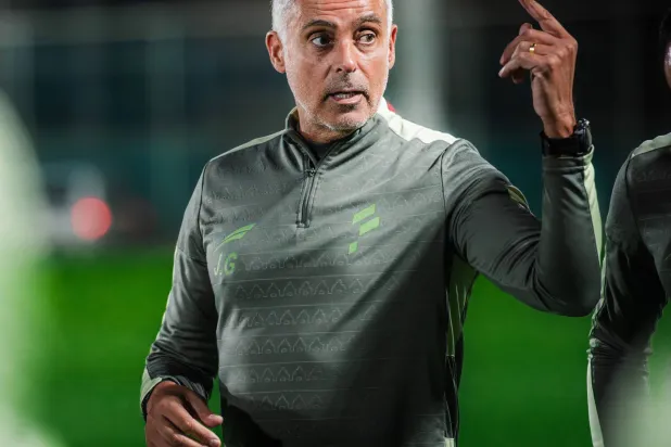 غوميز مدرب الفتح (موقع النادي)