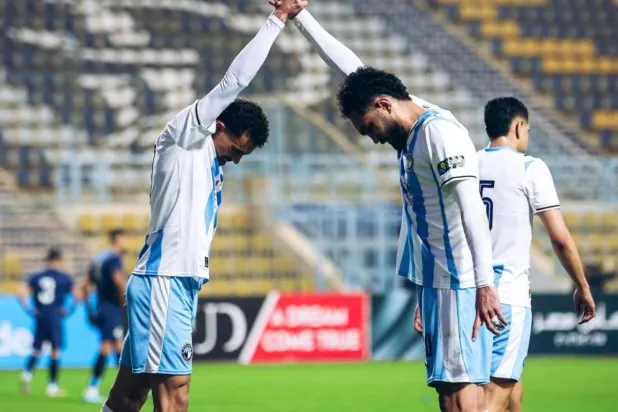 احتفالية لاعبي بيراميدز بالفوز على إنبي (نادي بيراميدز)