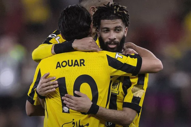 العبود يحتفل بهدفه في مرمى الحزم (نادي الاتحاد)