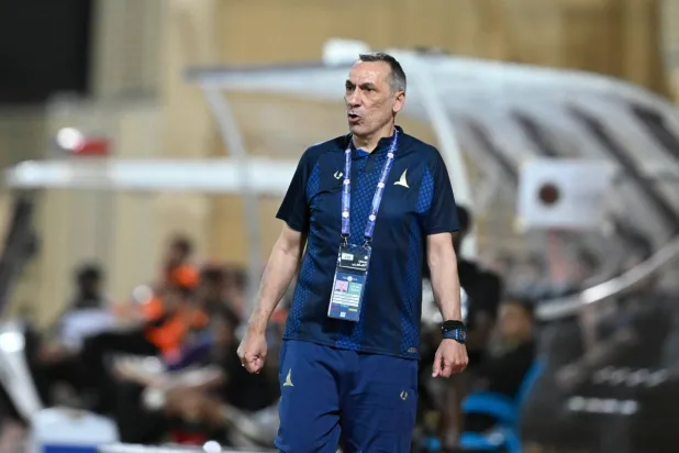 اليوناني جورجيوس دونيس مدرب فريق الخليج (تصوير: بشير صالح)