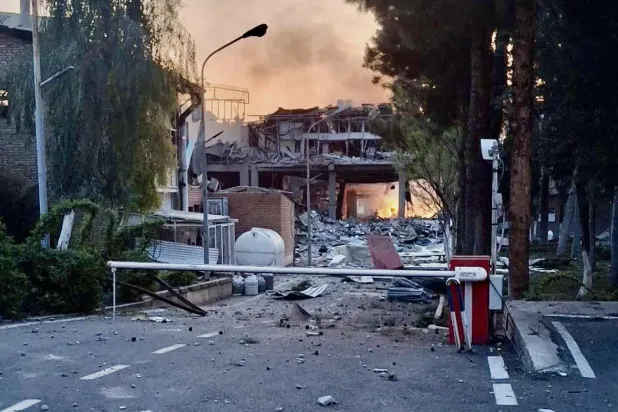İran Sağlık Bakanlığı sözcüsü tarafından yayınlanan fotoğrafta, Pasteur Enstitüsü'nün hedef alınmasının ardından çekilmiş görüntü yer alıyor.