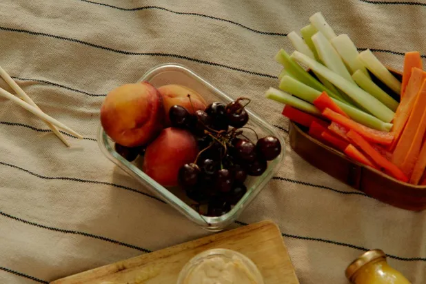 تناول كميات صغيرة من الطعام قد يقلل الضغط على الجهاز الهضمي مقارنة بالوجبات الكبيرة (بكسلز)