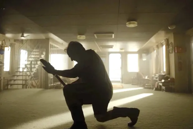 «حفّار»... توم كروز كما يبدو في الفيلم (وورنر)