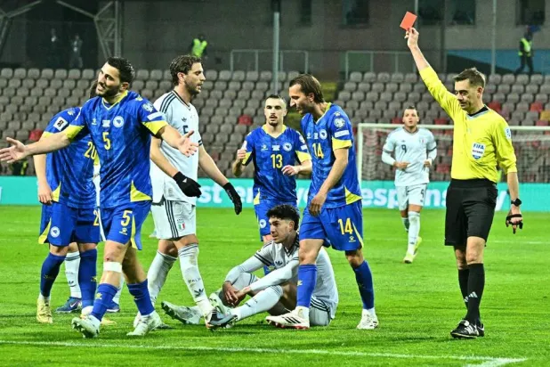 Italy's defender #21 Alessandro Bastoni (C, bottom) receives a red card from French referee Clement Turpin during the FIFA World Cup 2026 European qualification final football match between Bosnia-Herzegovina and Italy at the Bilino-Polje stadium in Zenica on March 31, 2026. (AFP) 