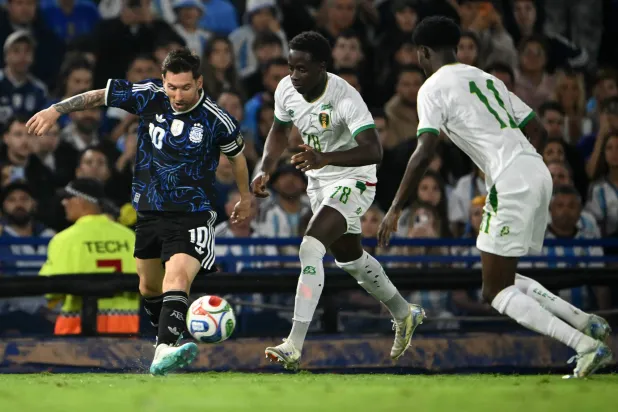 ميسي شارك في الشوط الثاني أمام موريتانيا ولم يقدم الأداء المأمول منه (أ.ف.ب)