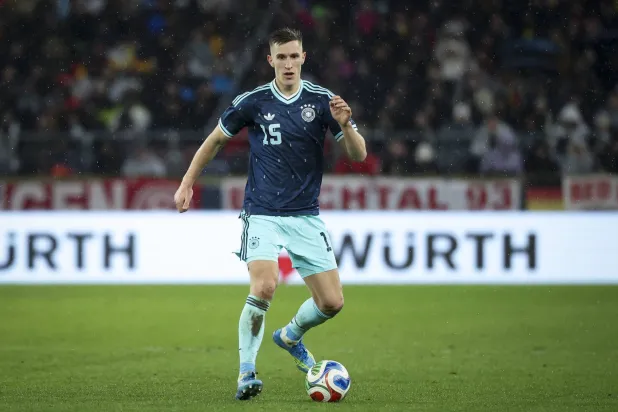 نيكو شلوتربيك مدافع بورسيا دورتموند ومنتخب ألمانيا (د.ب.أ)