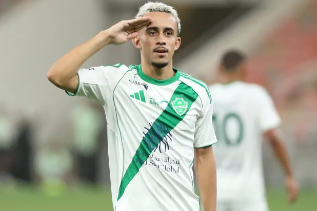 غونزالفيس لاعب الأهلي محتفلاً بهدفه في شباك ضمك (موقع النادي)