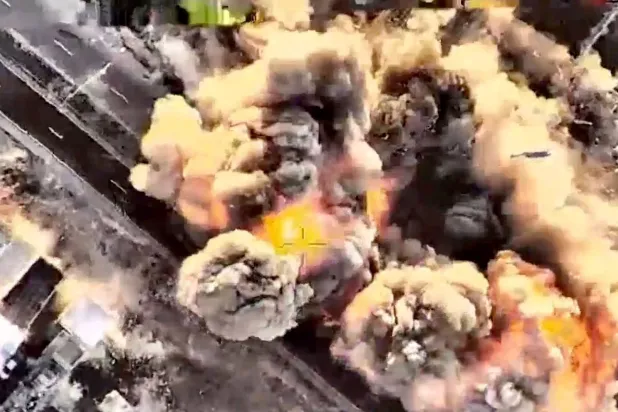 صورة نشرها الجيش الإسرائيلي أمس لقصف موقع صواريخ بالستية في مدينة تبريز عاصمة محافظة أذربيجان الشرقية