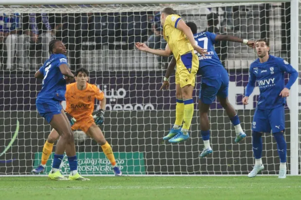 جيروتو لاعب التعاون لدى تسجيله الهدف الأول لفريقه (تصوير: نايف العتيبي)