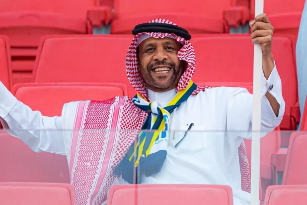 عمر عثمان عرف بحضوره الدائم خلف ناديه (الشرق الأوسط)