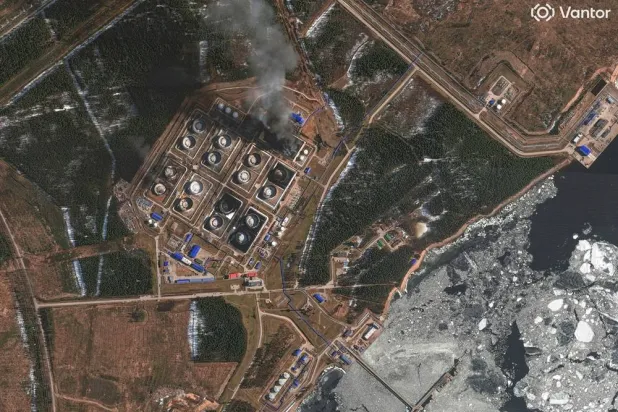  A satellite near-infrared image shows smoke rising from damaged oil storage tanks after a Ukrainian attack, in Primorsk, Russia March 29, 2026. (Vantor/Handout via Reuters)