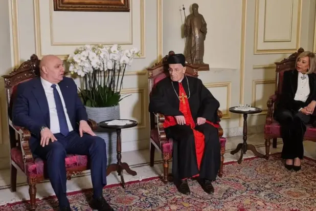 الرئيس اللبناني العماد جوزيف عون ترافقه عقيلته نعمت عون في لقاء البطريرك الراعي وتقديم التهاني بالعيد والمشاركة بقداس الفصح (الوكالة الوطنية اللبنانية للإعلام)