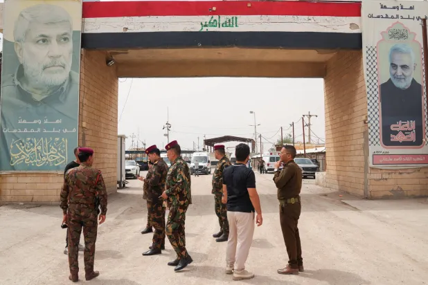  Iraqi security forces stand at the Shalamcheh border crossing with Iran after Iraq closed the crossing following airstrikes on the Iranian side that security sources said killed an Iraqi citizen, Iraq, April 4, 2026. (Reuters)