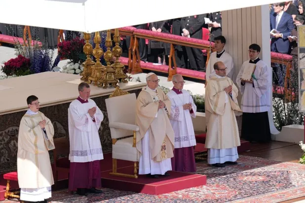  Pope Leo XIV presides over Easter Mass in St. Peter's Square at the Vatican, Sunday, April 5, 2026 (AP) 