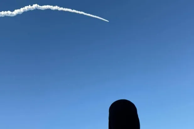 عودة الإنسان إلى القمر... وبصمة سعودية تلامس الفضاء مع القمر الاصطناعي «شمس» (وكالة الفضاء السعودية)
