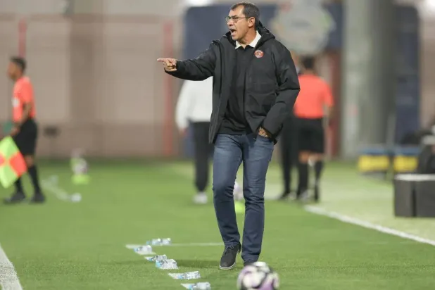 فابيو كاريلي مدرب فريق ضمك (تصوير: عدنان مهدلي)