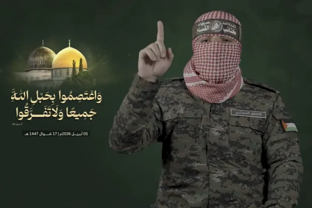 Hamas'ın silahlı kanadı olan Kassam Tugayları'nın sözcüsü Ebu Ubeyde (videodan ekran görüntüsü)