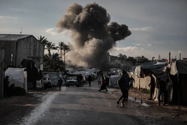 25 March 2026, Palestinian Territories, Deir al-Balah: Smoke and flames rise after an Israeli military strike on a target in Deir al-Balah in the central Gaza Strip. (dpa)