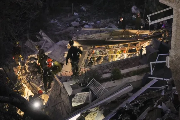  Israeli security forces and rescue teams work amid the rubble of a residential building struck by an Iranian missile in Haifa, Israel, Sunday, April 5, 2026. (AP) 