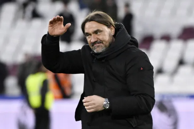 دانييل فاركي المدير الفني لفريق ليدز يونايتد (رويترز)