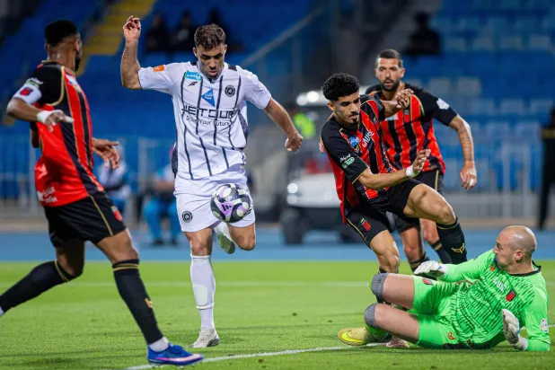 من مواجهة الشباب ونظيره الرياض التي انتهت بالتعادل الإيجابي 1 - 1 (نادي الشباب) 