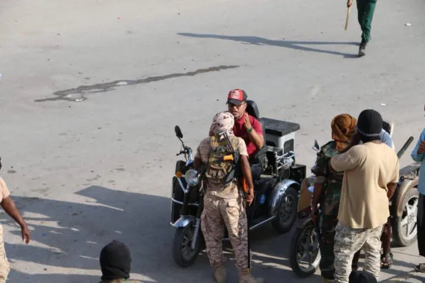 قوات الأمن انتشرت في شوارع المكلا واتهمت مندسين بإطلاق النار والتسبب بمقتل مدنيَّين اثنين (إعلام محلي)
