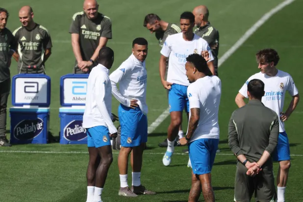 ريال مدريد خلال التحضيرات لمواجهة بايرن (أ.ف.ب)