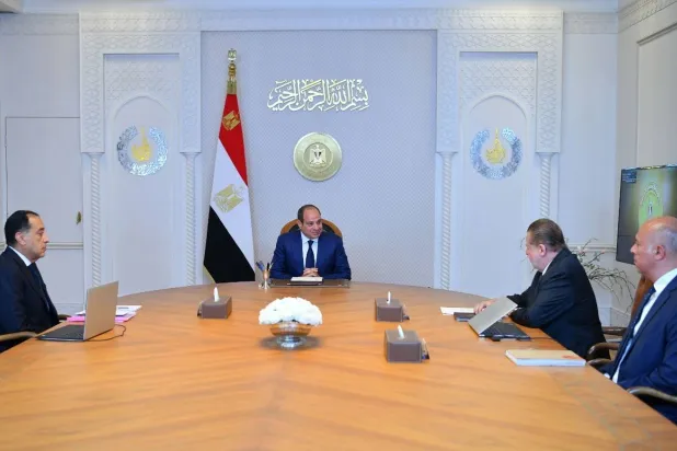 الرئيس المصري عبد الفتاح السيسي يبحث السياسة النقدية مع رئيس الوزراء ومحافظ البنك المركزي (الرئاسة) 