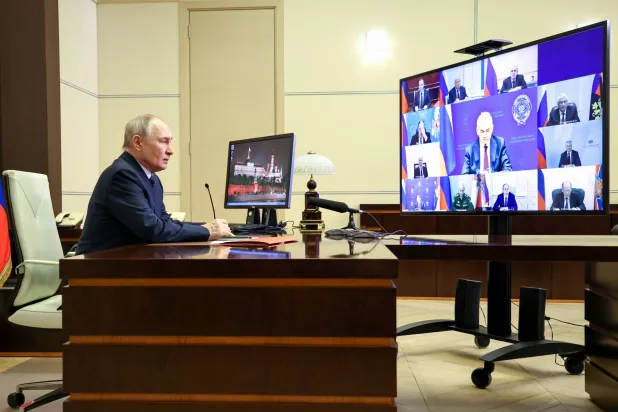 الرئيس الروسي فلاديمير بوتين خلال ترؤسه اجتماعاً لـ«مجلس الأمن القومي» في موسكو يوم 3 أبريل 2026 (أ.ب)