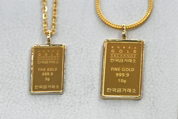 Gold jewelry in a Korean gold exchange store in Seoul (AFP)