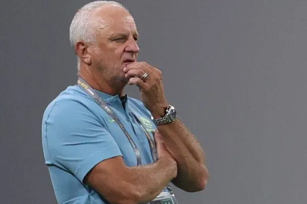 غراهام أرنولد قاد العراق للتأهل للمونديال بعد غياب 40 عاماً (رويترز)