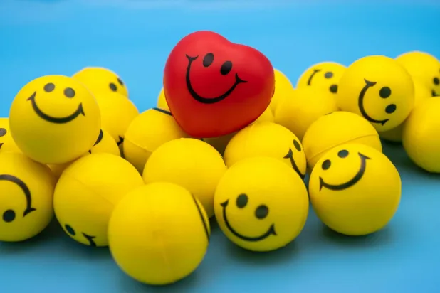 طريقة تفكير الإنسان ونظرته إلى الحياة يمكن أن تُحدث فرقاً ملموساً في جودة حياته (بيكسلز)