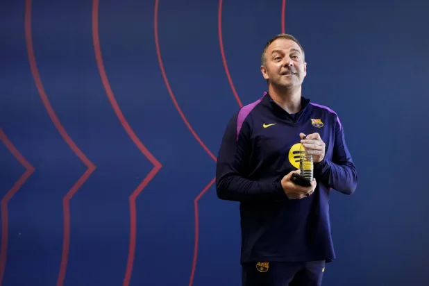 الألماني هانسي فليك مدرب برشلونة (إ.ب.أ)