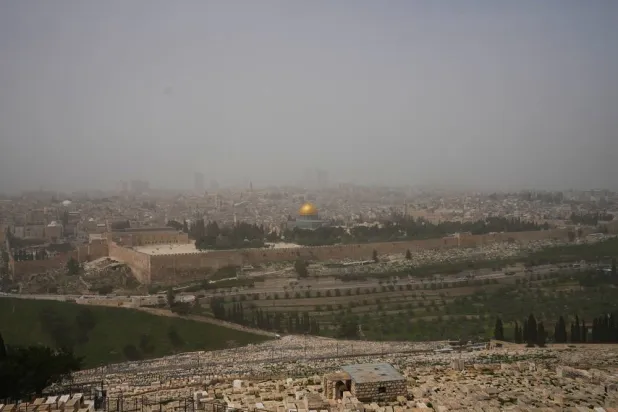  The Dome of the Rock Mosque in the Al-Aqsa Mosque Compound in the Old City of Jerusalem is seen from the Mount of Olives. (AP) 