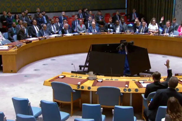 مجلس الأمن الدولي خلال تصويته على مشروع القرار الذي قدمته البحرين الثلاثاء (الأمم المتحدة) 