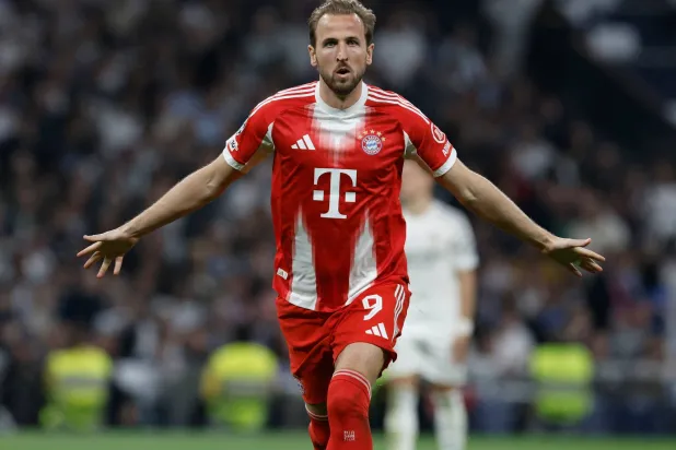 Bayern Munich's English forward #09 Harry Kane celebrates scoring his team's second goal during the UEFA Champions League quarter final first leg football match between Real Madrid CF and FC Bayern Munich at Santiago Bernabeu Stadium in Madrid on April 7, 2026. (Photo by Oscar DEL POZO / AFP)