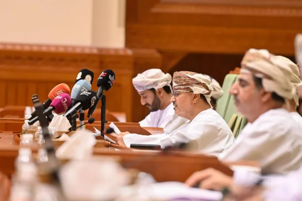 وزير النقل العماني يتحدث أمام مجلس الشورى (وكالة أنباء عمان)