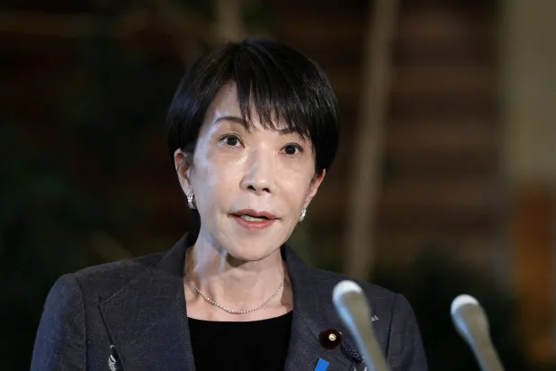 رئيسة الوزراء اليابانية ساناي تاكايتشي في مؤتمر صحافي بالعاصمة طوكيو (رويترز)