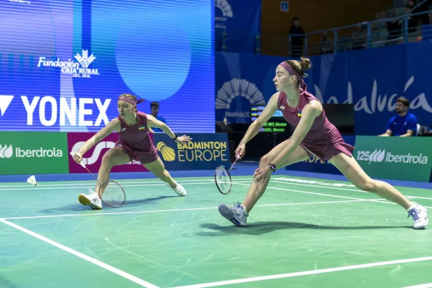 القرار يأتي بعد الارتفاعات المتوالية في تكلفة الكرات المصنوعة من ريش البط (إ.ب.أ)